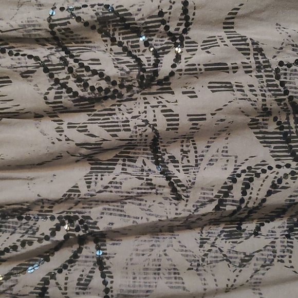 LOFT Women's Grey Top M with Sequin Design - Picture 3 of 4